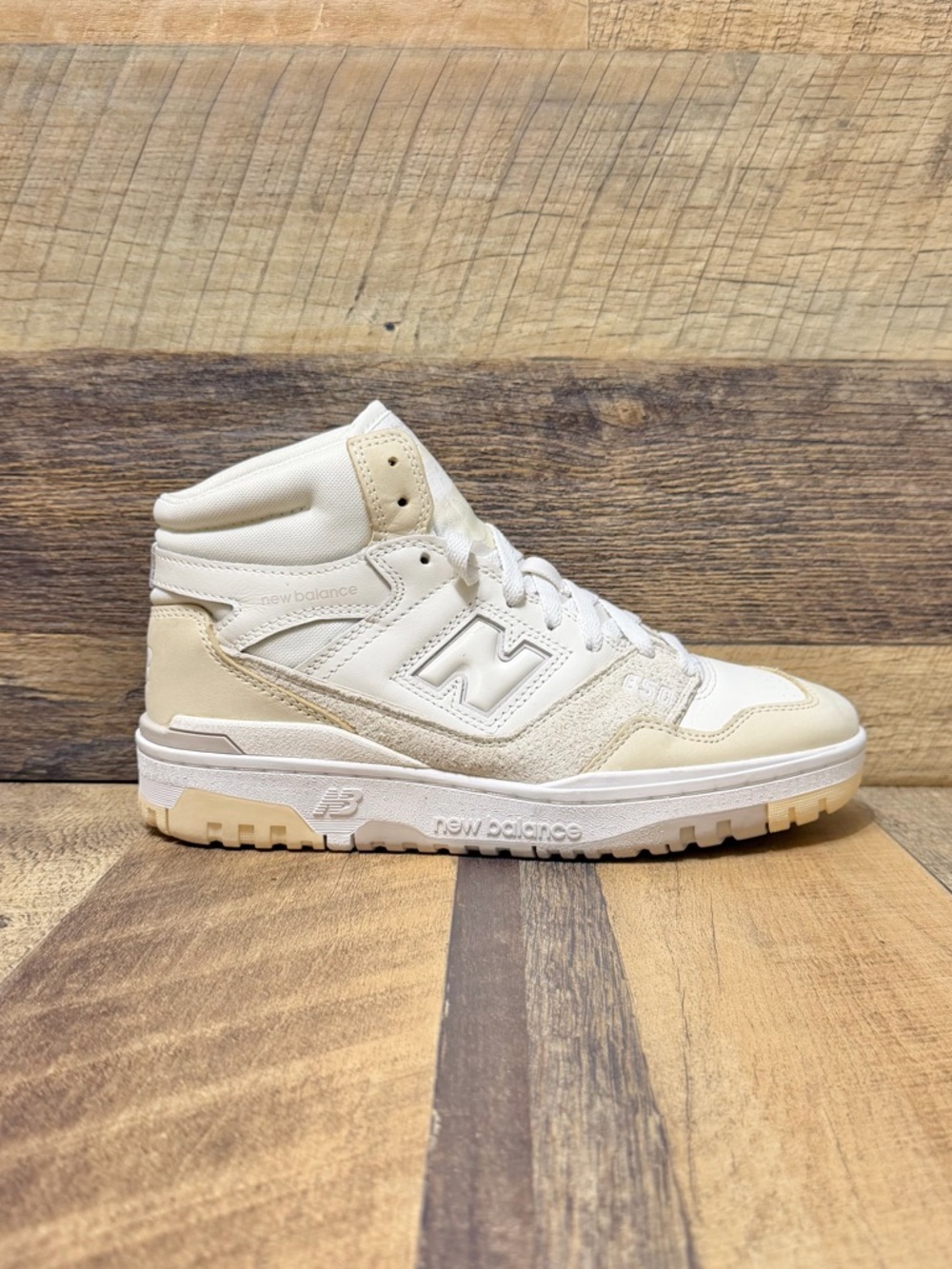 New Balance 650R Cream White Mid Top Athletic Sneakers Size 7.5 Men / 9 Women
